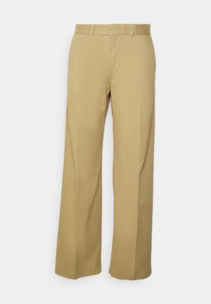 Beige, leveled-leg-housut, jotka on valmistettu puuvillasta. Ominaisuuksiin kuuluvat vyölenkit, etutaskut ja sileä, teksturoitu pinta. Suunniteltu rentoa istuvuutta varten.