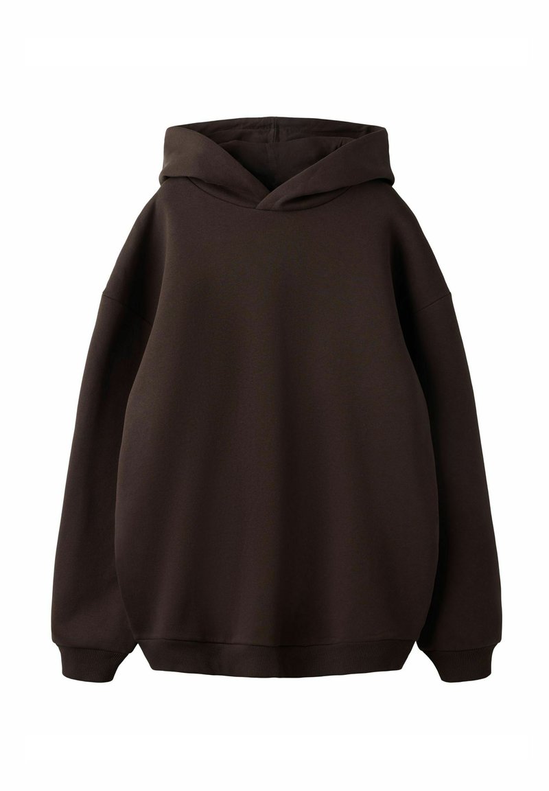 Smeđa dukserica s kapuljačom, širokog kroja, jednostavnog dizajna, meke teksture i rebrastim manšetama te rubom za dodatnu strukturu.