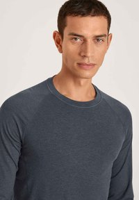 Calida DEEPSLEEPWEAR WARMING - Pyjama top - anthrazit