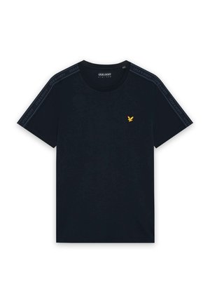 T-shirt bleu marine à manches courtes avec col rond, bande de marque sur les épaules et petit logo jaune d'aigle sur le côté gauche de la poitrine.