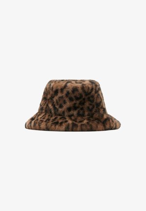 Kapa u stilu 'bucket hat' od umjetnog krzna, s leopard uzorkom u smeđim i crnim tonovima, širokim obodom i mekanom teksturom.