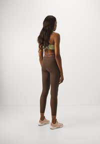 Nike Performance Leggings - baroque brown/white