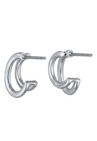 Sølvøreringe med et snoet, dobbelt-loop design. Glat, skinnende metaloverflade med en stift og en bagside for sikker bæring.