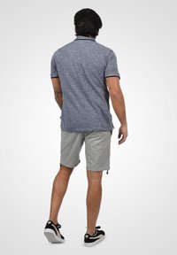 INDICODE JEANS IDMOSES LINEN MIX - Kratke hlače - light grey