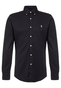 Czarna koszula na długi rękaw z bawełny, z ostrym kołnierzykiem, białymi guzikami oraz małym haftowanym logo na piersi.