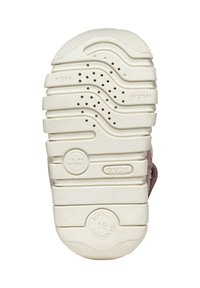 Sole in gomma bianca con un motivo ondulato, fori di drenaggio e testo in rilievo che include "GEOX," "BREVETTO ITALIANO" e "MORBIDAMENTE IMBOTTITO."