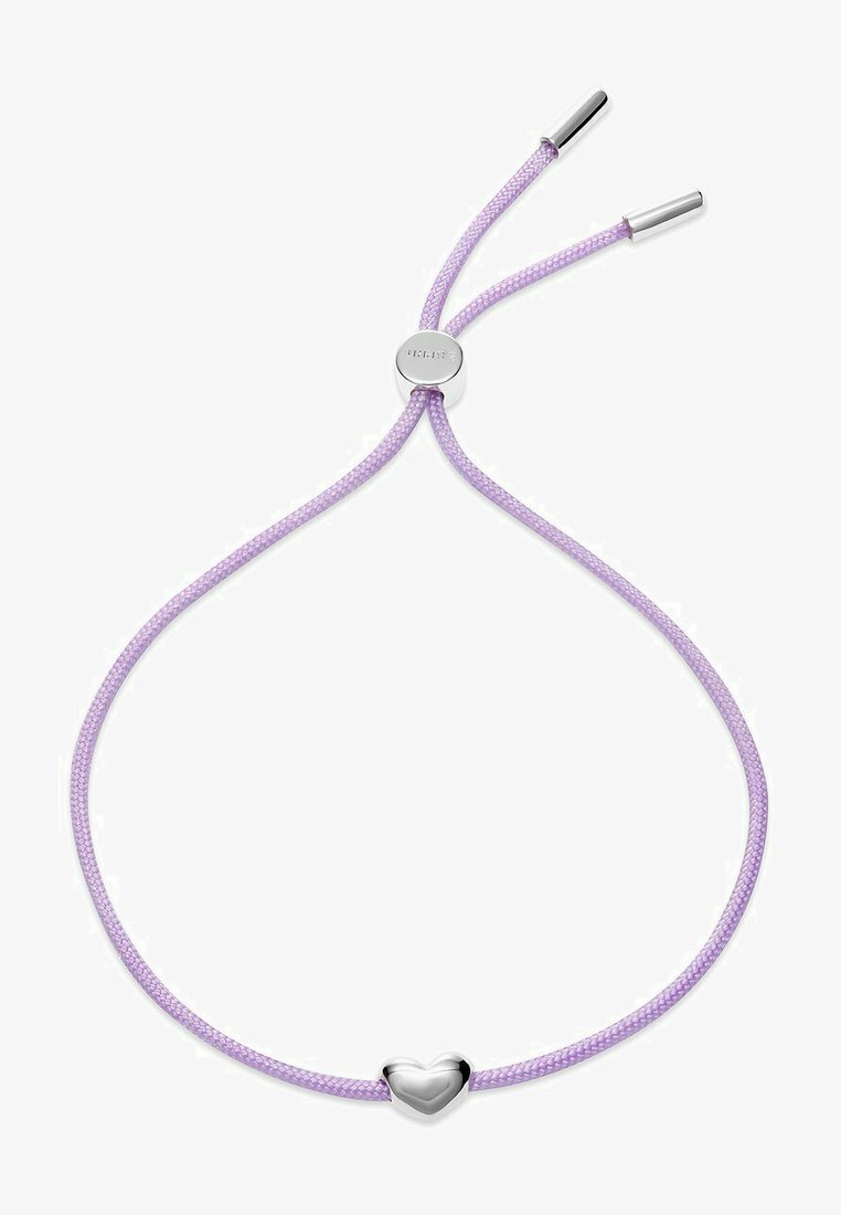 Braccialetto intrecciato viola con un piccolo pendente a forma di cuore in argento e estremità regolabili in argento, progettato per una vestibilità aderente.