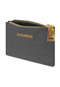 Portefeuille en cuir gris avec surface texturée, fermeture éclair dorée et accent de marque. Design rectangulaire compact pour les cartes et les petits objets.