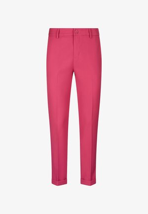 Pantaloni su misura rosa con una texture liscia, dotati di chiusura a bottone, tasche laterali e orli arrotolati.
