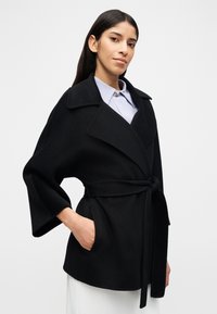 Elisabetta Franchi Κοντό παλτό - nero