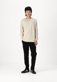Only & Sons ONSARGI TEE UNISEX - Topper langermet - silver lining