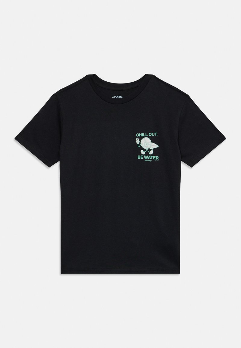 Czarny bawełniany t-shirt z krótkimi rękawami, z graficznym nadrukiem w kolorze zielonym na lewej piersi: tekst "CHILL OUT. BE WATER" oraz postać.