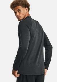 Under Armour CG TWIST MOCK - Langarmshirt - black