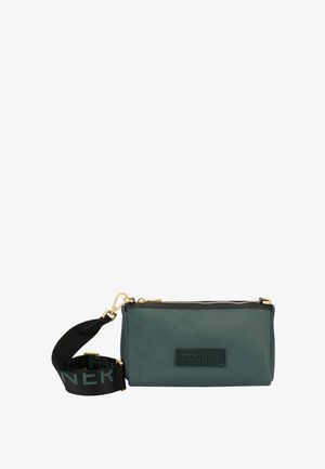 Bolsa de nylon impermeable verde con una cremallera dorada y una correa negra que presenta "BOGNER" en turquesa. Forma rectangular con una textura suave.