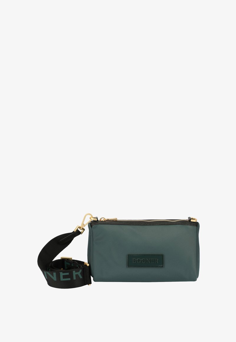 Borsa in nylon verde impermeabile con una cerniera dorata e una tracolla nera, con la scritta "BOGNER" in turchese. Forma rettangolare con una texture liscia.
