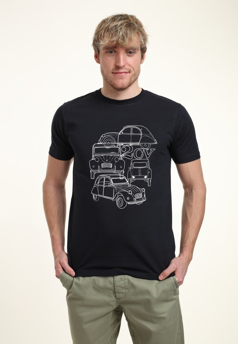 Svart t-shirt med vita linjeteckningar av vintagebilar, inklusive en 2CV, med rundad halsringning och korta ärmar. Mjuk bomullsmaterial.