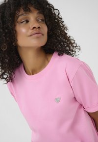 Kaffe KAEMILY  - Camiseta estampada - rosebloom w. silver heart