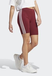 adidas Sportswear ESSENTIALS 3-STRIPES BIKE - Legingi - shadow red/white