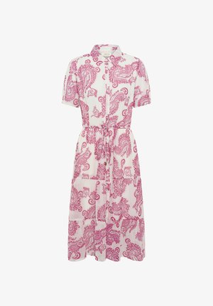 Robe midi blanche à manches courtes avec un motif cachemire rose, boutons sur le devant, col et ceinture à nouer à la taille.