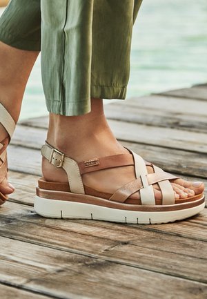Pikolinos PALMA - Sandalias - beige, champagne