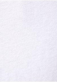 Weißer Baumwollstoff mit glatter Textur und minimaler Dehnung, der subtile Farb- und Webmustervariationen aufweist.