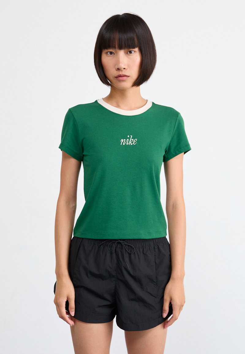 Nike Sportswear T-shirt estampada - gorge green/lorewood