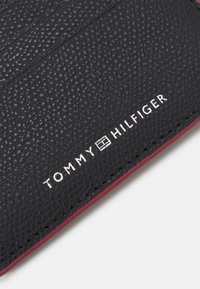 Tommy Hilfiger TH STRUC WITH ZIP UNISEX - Lompakko - black