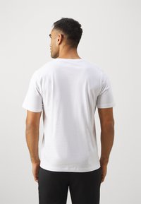 Thumbnail Image 3