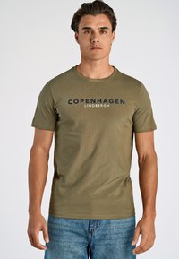 Lindbergh Printtipaita - dk olive