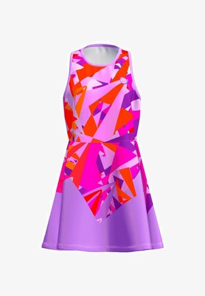 Vestido sin mangas colorido con un top ajustado y una falda acampanada, que presenta patrones geométricos en rosa, rojo y púrpura sobre una base lavanda.