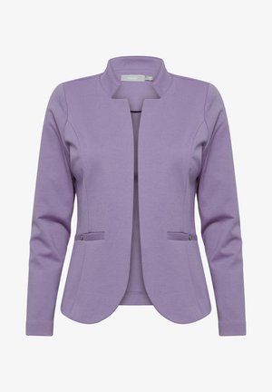 Blazer fitted lavanda con collo rotondo, due tasche frontali, una texture liscia e una silhouette sartoriale. Presenta bottoni discreti.