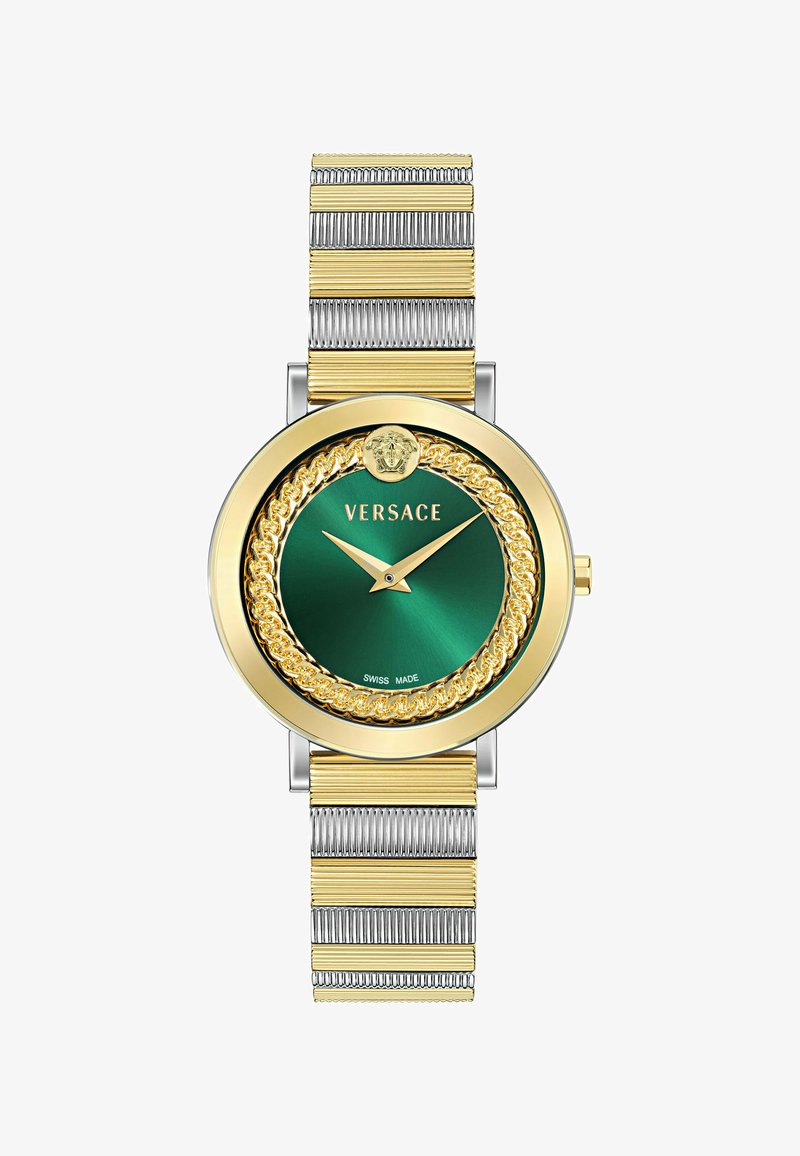 Montre-bracelet Versace avec un bracelet métallique rayé or et argent, un cadran vert, un détail de chaîne dorée et des aiguilles dorées indiquant 10h10.