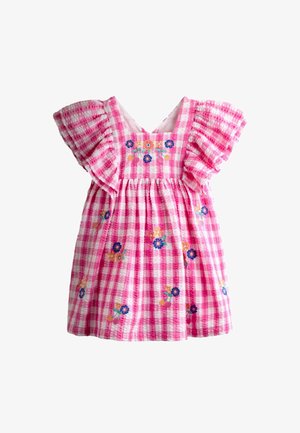Vestido de bebé con cuadro vichy rosa y blanco, mangas con volantes y flores coloridas bordadas en el corpiño y la falda.