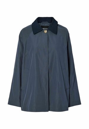 Veste légère bleu foncé avec un col bleu marine, un bouton unique à l'avant, deux poches latérales et des manches longues, présentée sur un fond blanc.