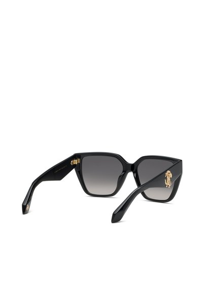 Lunettes de soleil carrées oversize noires avec verres dégradés gris et logo décoratif doré sur les branches, vues de profil.
