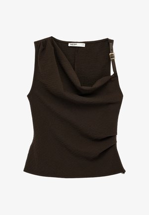Donkerbruine mouwloze gebreide top met gedrapeerde halslijn en verstelbare schouderband met metalen gesp.