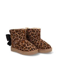 Botas de estampado de leopardo marrón con una textura suave, forro de piel, altura hasta el tobillo y un lazo negro en el lateral. Suela de goma para tracción.