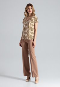 Figl SHORT-SLEEVED BLOUSE WITH V-NECKLINE - Bluse - pattern106