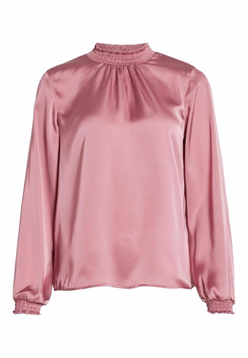 Blouse en satin rose à manches longues, col haut smocké et poignets élastiques. Texture lisse et silhouette amplement ajustée.