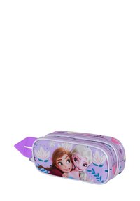 Etui à crayons lilas avec deux compartiments, doté de personnages imprimés, de motifs floraux, d'une surface texturée et d'une poignée violette.