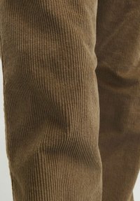 Jack & Jones RELAXED FIT  - Pantalon classique - elmwood