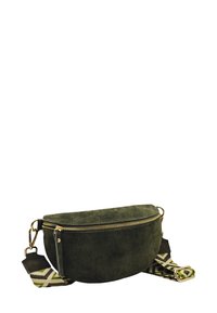 Sac bandoulière en daim vert à forme arrondie, avec une fermeture éclair dorée et une sangle en tissu à motifs géométriques aux couleurs douces.