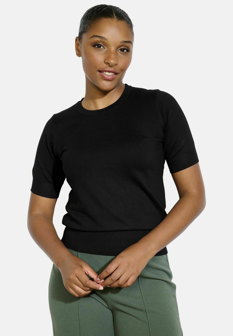 Black short-sleeve sweater made of soft knit material, featuring a crew neckline and ribbed cuff and hem details. Suitable for casual wear.