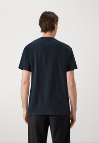 Tommy Jeans NEW CLASSICS TEE - Základné tričko - dark night navy