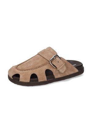 Brune ruskinds slidesandal med åbne udskæringer, flad sål og justerbar spænde rem på forsiden. Glat inderside.