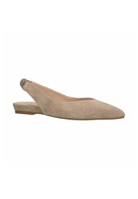 Flat slingback in suede beige, con punta affilata, tacco inclinato e schiena elasticizzata. Texture liscia con accenti minimi, adatti per un abbigliamento casual.