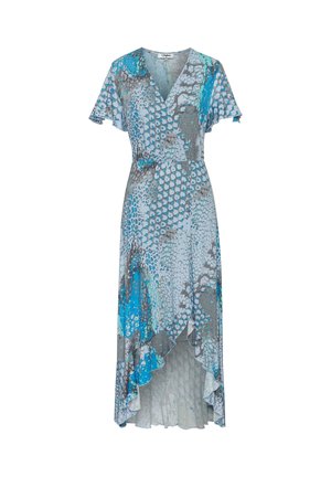 Maxikleid mit tiefem V-Ausschnitt und kurzen, schwingenden Ärmeln. Es hat ein blau-graues abstraktes Muster, einen weichen Stoff und einen asymmetrischen Saum.