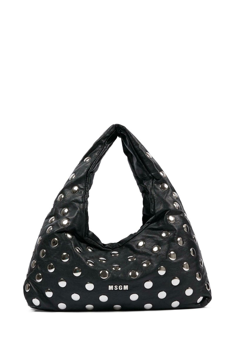 Zwarte leren tas met een slouchy vorm, voorzien van grote zilveren studs en een enkele brede schouderband. Logo weergegeven aan de onderzijde van de voorkant.