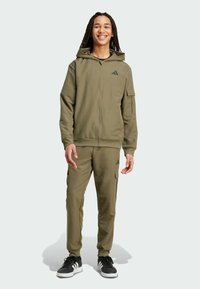 adidas Sportswear SET - Træningssæt - olive strata
