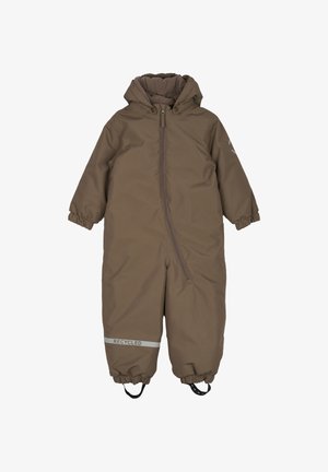Combinaison de neige isolante marron avec capuche, poignets élastiques, et fermeture éclair à l'avant ; comporte un accent réfléchissant « RECYCLÉ » sur la jambe inférieure.